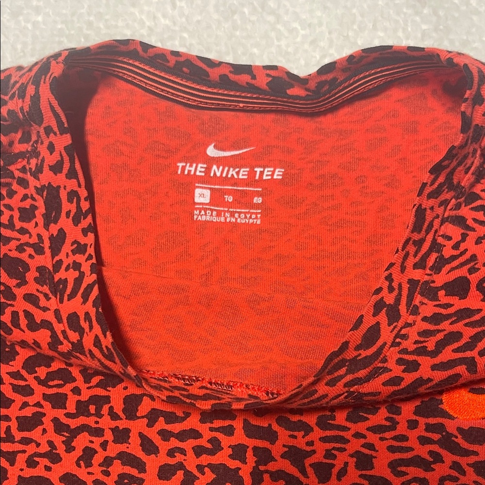 Nike Men’s Red and Black Graphic Tee Casual Soft light weight shirt - Picture 3 of 4